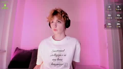 Snapshot of kessy_white chatting on August 5, 2026, 8:33 pm Kessy online show from August 5, 2026, 8:33 pm