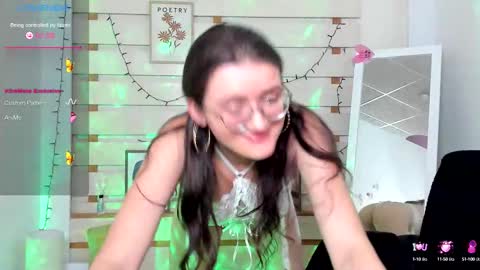 Ketrin online show from September 25, 2025, 4:11 pm