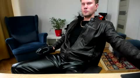 Snapshot of kevin_park chatting on October 23, 2025, 12:26 pm Kev online show from October 23, 2025, 12:26 pm