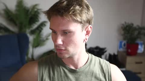 Snapshot of kevin_park chatting on December 1, 2025, 6:35 pm Kev online show from December 1, 2025, 6:35 pm