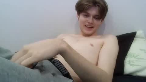 Snapshot of kevinmycroft chatting on December 16, 2025, 4:39 am kevinmycroft online show from December 16, 2025, 4:39 am