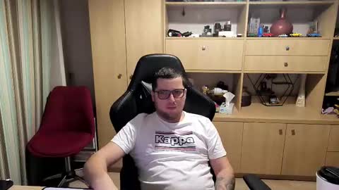 Snapshot of kevinnlovely95 chatting on December 2, 2025, 11:34 pm Kevinn online show from December 2, 2025, 11:34 pm