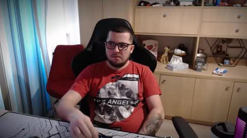 Snapshot of kevinnlovely95 chatting on December 15, 2025, 11:58 am Kevinn online show from December 15, 2025, 11:58 am