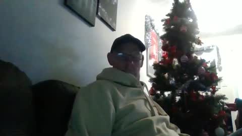 Snapshot of kevlooking4sez chatting on December 27, 2024, 8:18 pm kevlooking4sez online show from December 27, 2024, 8:18 pm