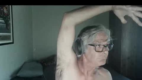 Snapshot of kevwestunder9696 chatting on November 17, 2025, 10:32 am kevwestunder9696 online show from November 17, 2025, 10:32 am