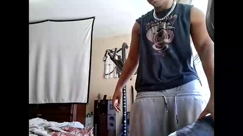 Snapshot of keybump323 chatting on February 16, 2026, 5:09 pm Keybump online show from February 16, 2026, 5:09 pm