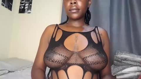 keyla online show from November 3, 2025, 11:04 pm