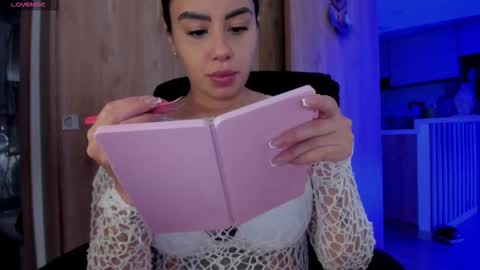 Laura online show from November 11, 2025, 1:16 am