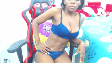 Snapshot of keyra_dainty chatting on January 18, 2025, 10:49 am Sandy Saenz online show from January 18, 2025, 10:49 am