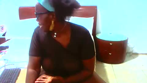 keysenbarxx19 online show from April 19, 2026, 3:44 pm