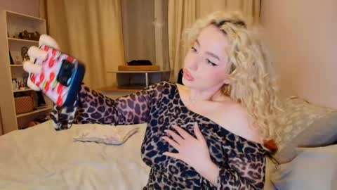 Snapshot of khaleesi_sy chatting on April 11, 2026, 5:17 pm Khaleesi online show from April 11, 2026, 5:17 pm