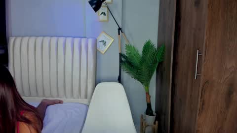 khate_smith online show from June 3, 2026, 4:45 pm