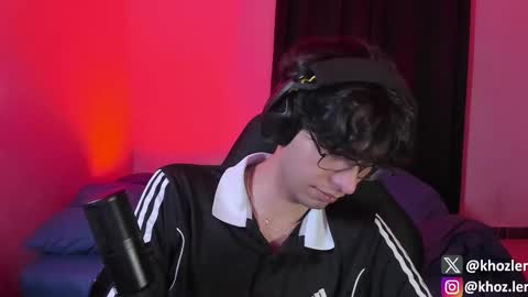 khozler_ online show from October 30, 2025, 4:47 am