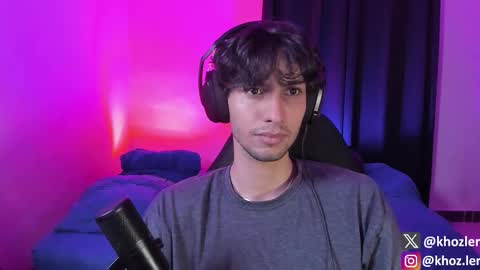 khozler_ online show from November 4, 2025, 4:44 am