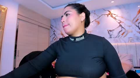 Snapshot of kiana_cream chatting on May 20, 2026, 2:07 am N M online show from May 20, 2026, 2:07 am