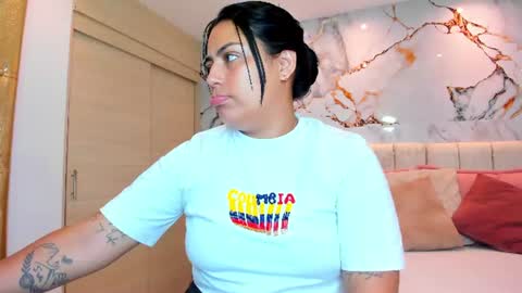 Snapshot of kiana_cream chatting on July 14, 2026, 4:02 pm N M online show from July 14, 2026, 4:02 pm