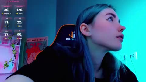 Snapshot of kiara_dream chatting on September 18, 2025, 8:55 pm Kira online show from September 18, 2025, 8:55 pm