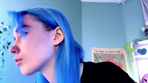 Snapshot of kiara_dream chatting on December 3, 2025, 9:02 pm Kira online show from December 3, 2025, 9:02 pm