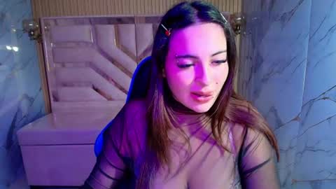 Snapshot of kiara_moon_r chatting on July 7, 2026, 7:23 am Kiara online show from July 7, 2026, 7:23 am