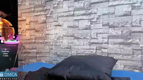 Kiara Zahiri online show from November 21, 2025, 11:09 am