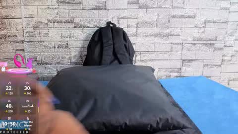 Kiara Zahiri online show from November 22, 2025, 12:26 pm