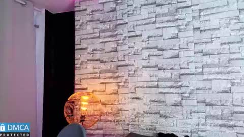 Kiara Zahiri online show from December 5, 2025, 10:57 am