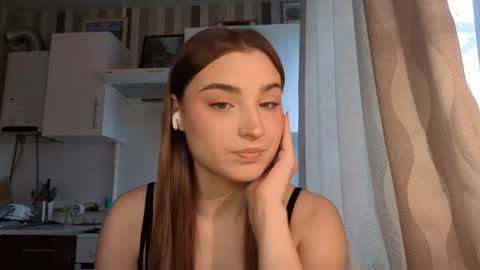 Ola my name is Lissa  Lets hit 10 Thumbs Up together   online show from April 22, 2026, 7:22 am