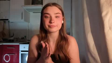 Ola my name is Lissa  Lets hit 10 Thumbs Up together   online show from May 15, 2026, 4:14 pm