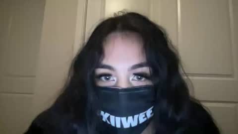 Snapshot of kiiwee chatting on October 29, 2025, 1:30 am KIIWEE online show from October 29, 2025, 1:30 am