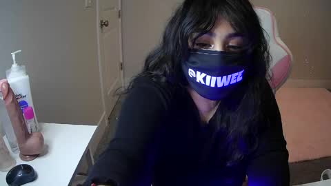 KIIWEE online show from May 13, 2026, 3:26 am