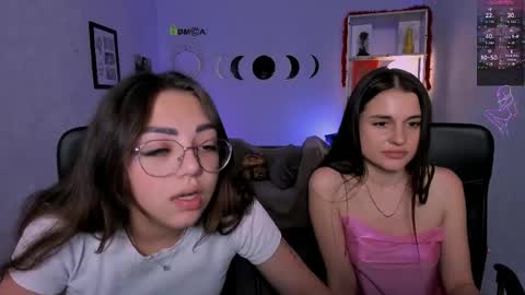 Snapshot of kiki_swan chatting on May 7, 2026, 10:48 pm kiki_swan online show from May 7, 2026, 10:48 pm
