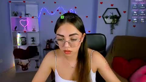 Snapshot of kiki_swan chatting on June 11, 2026, 12:32 am kiki_swan online show from June 11, 2026, 12:32 am