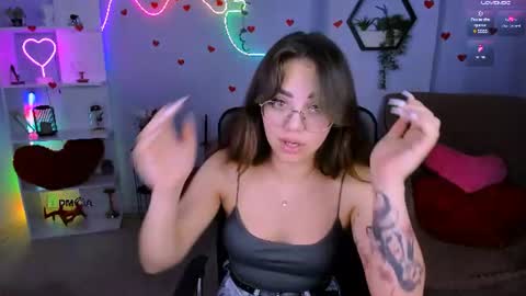 Snapshot of kiki_swan chatting on June 23, 2026, 7:12 pm kiki_swan online show from June 23, 2026, 7:12 pm