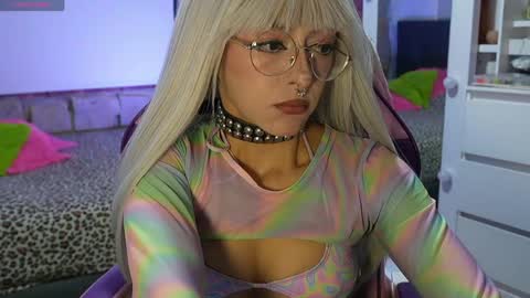 kiki online show from April 11, 2026, 9:41 pm