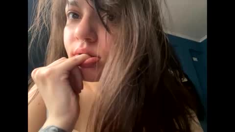 Snapshot of kikilove15 chatting on May 1, 2026, 5:17 pm kikilove15 online show from May 1, 2026, 5:17 pm