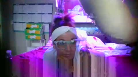 kikilovespartylights online show from March 9, 2026, 5:50 pm