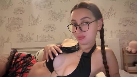 Snapshot of kikkymoore chatting on October 1, 2025, 9:21 pm Kayli online show from October 1, 2025, 9:21 pm