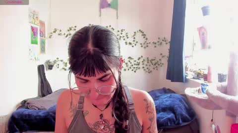 Bella online show from June 1, 2026, 6:31 pm
