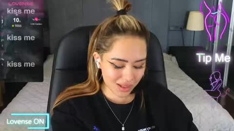 Kim online show from October 22, 2025, 8:47 am