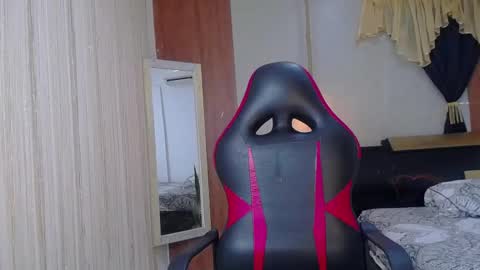 Snapshot of kim_curly_ chatting on November 8, 2025, 7:56 pm KIM online show from November 8, 2025, 7:56 pm