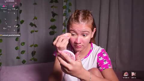 ISABELLA 3 online show from December 26, 2024, 1:43 pm