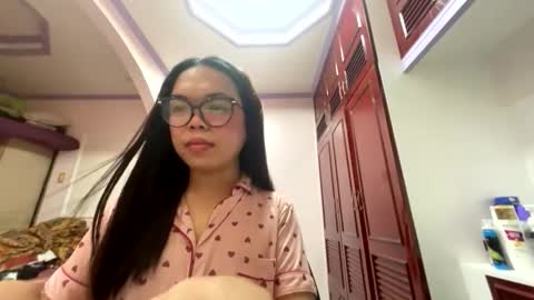 Snapshot of kim_kyile chatting on April 18, 2026, 5:33 am KYLIE online show from April 18, 2026, 5:33 am