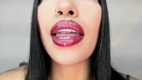 Snapshot of kim_mouth17 chatting on April 22, 2026, 11:06 pm kim_mouth17 online show from April 22, 2026, 11:06 pm