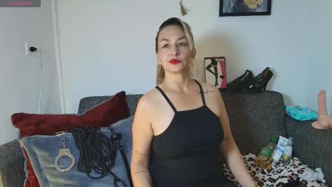 Snapshot of kim_raver40 chatting on November 27, 2025, 6:54 pm Kim online show from November 27, 2025, 6:54 pm