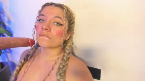 Snapshot of kimberly_cam_ chatting on May 16, 2026, 2:19 am Your kim online show from May 16, 2026, 2:19 am