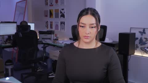 Kimberly 1200-1900 GMT-5 online show from December 1, 2025, 6:57 pm