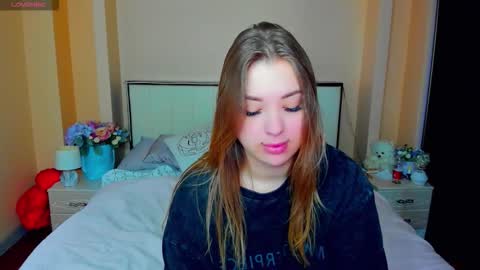 kimberly_mm online show from November 9, 2025, 4:55 am