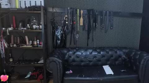  KIMBERLY SWAN  online show from November 23, 2025, 3:34 pm