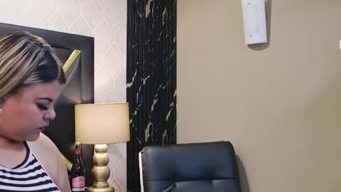 KimBrooks online show from December 15, 2025, 7:40 pm