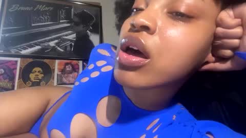 Kimi online show from February 11, 2025, 4:02 pm